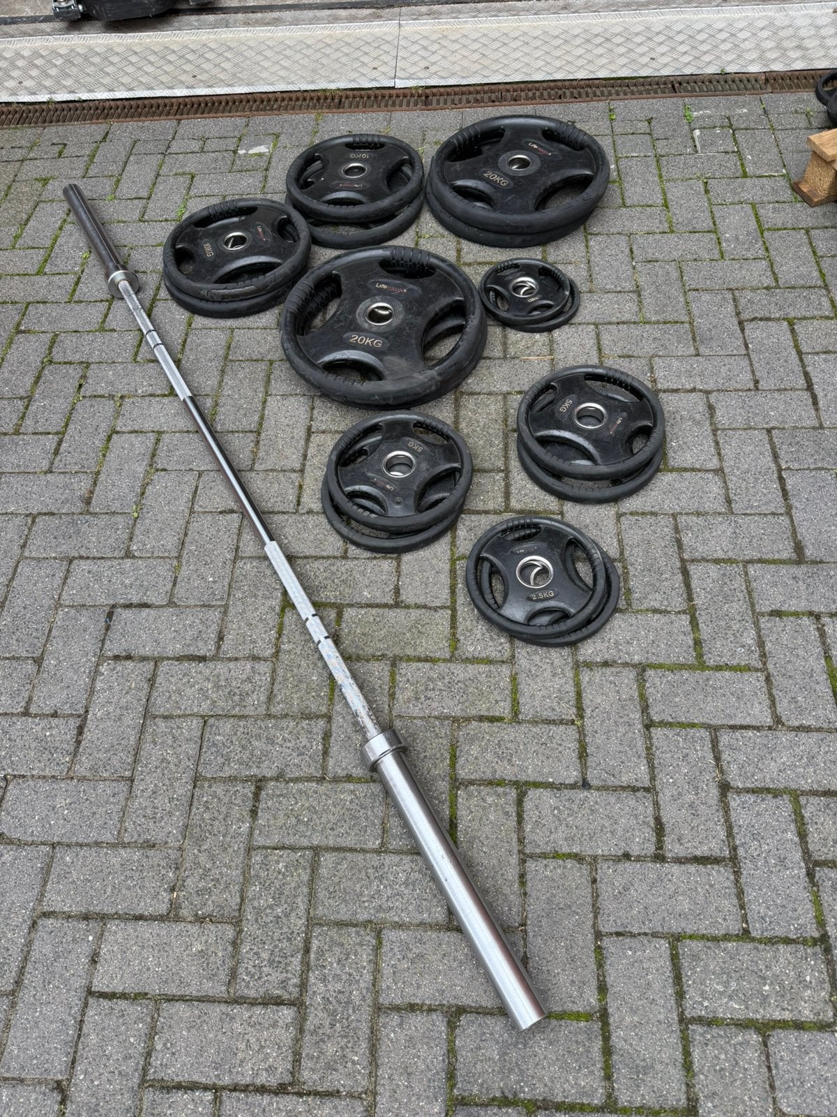 147,5kg Lifemaxx Gewichten + Olympische Barbell, Ophalen, Gebruikt, Halterschijven