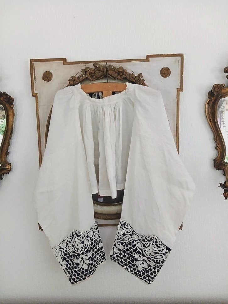 antieke witte folklore blouse met gehaakte mouwen, Verzenden