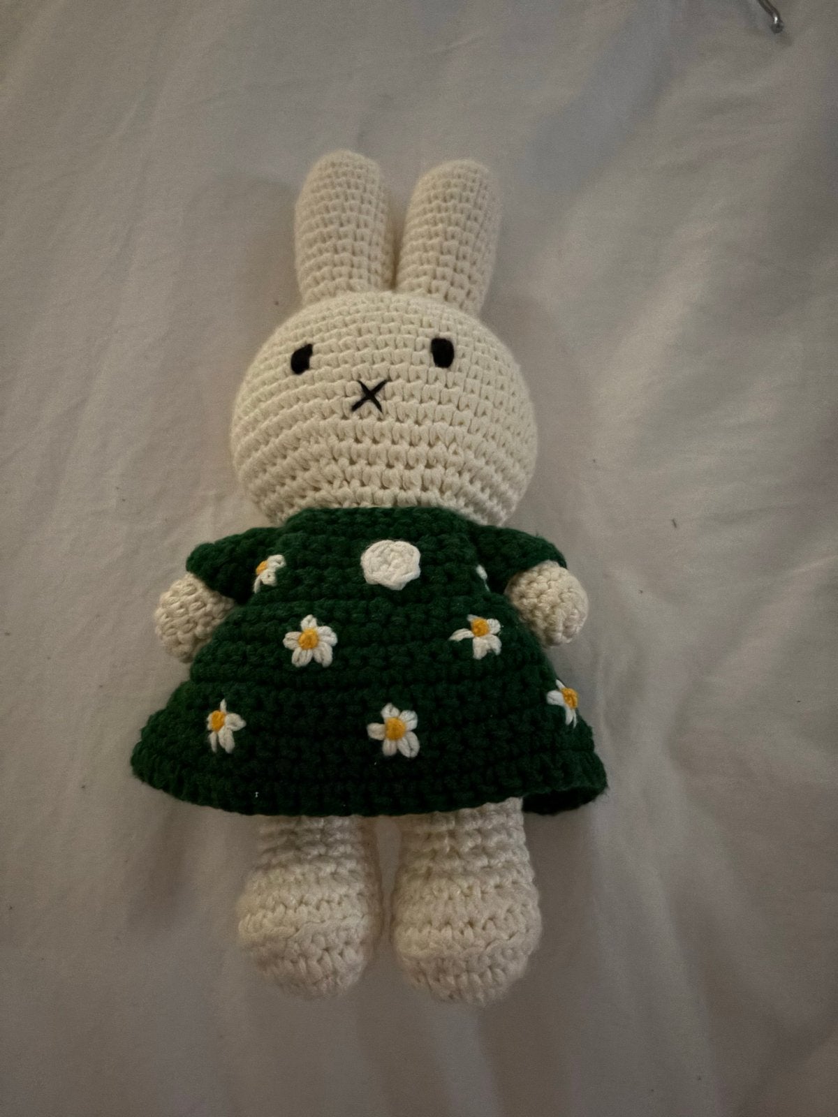 Nieuw gehaakt Nijntje knuffel met groen jurkje, Handgemaakt, Nijntje, Ophalen of Verzenden, Wit