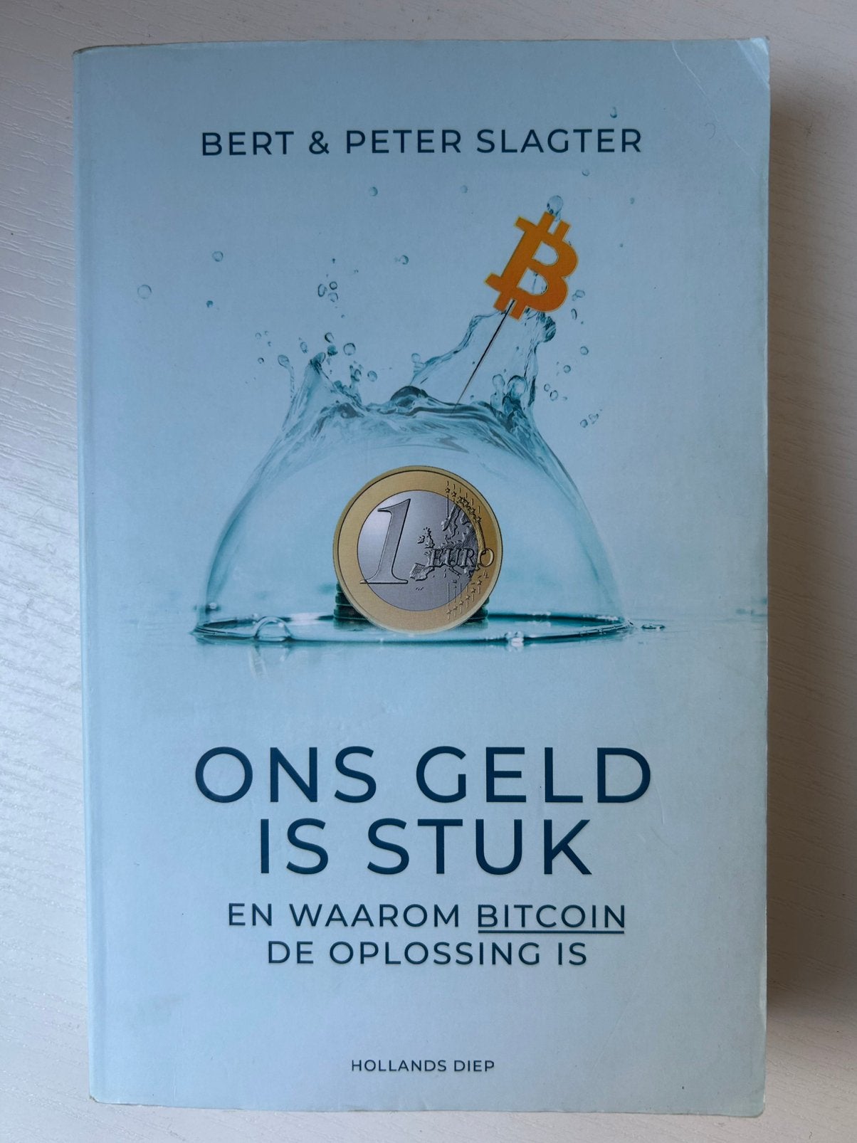 Bert Slagter - Ons geld is stuk, Ophalen of Verzenden, Gelezen, Bert Slagter; Peter Slagter