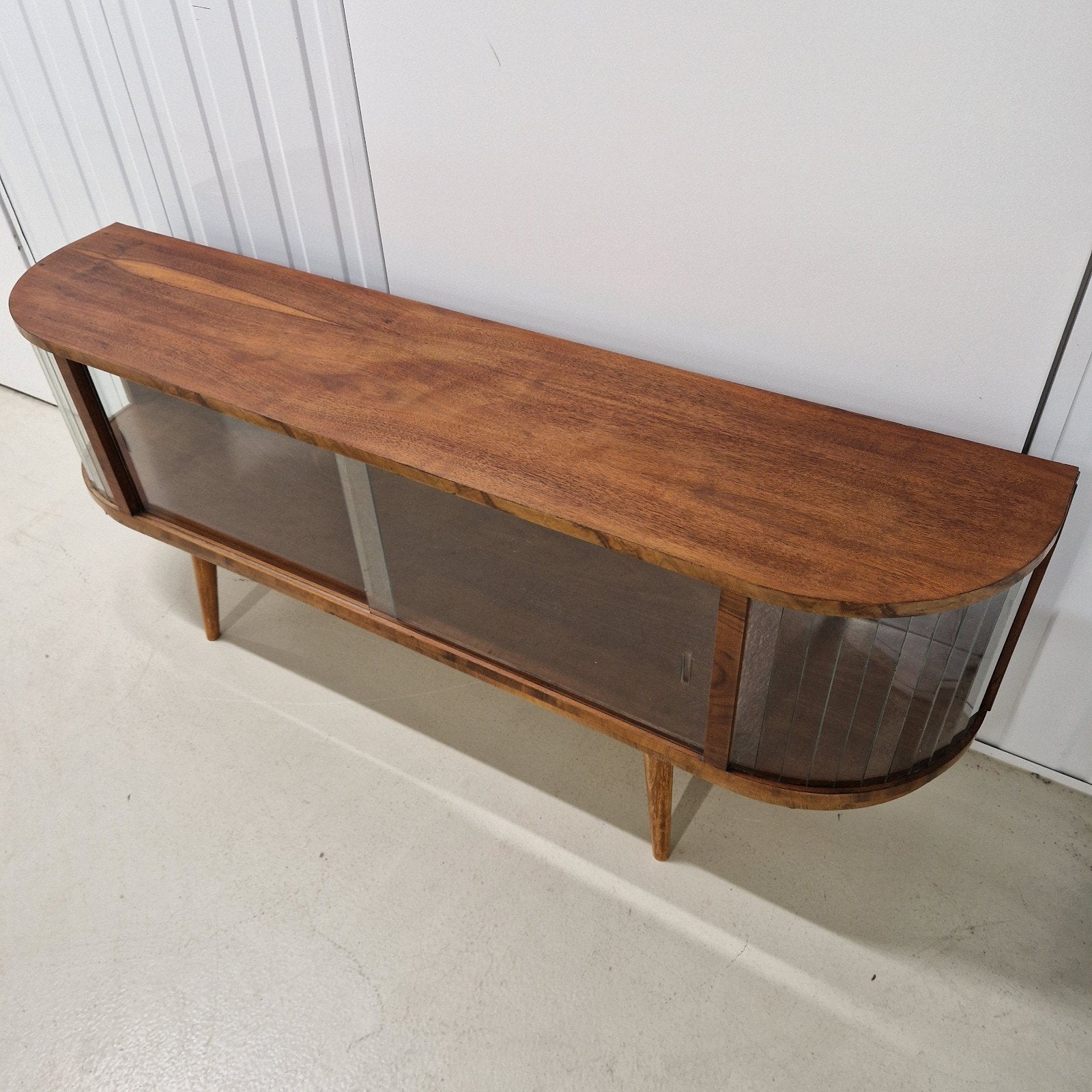 Foto 4 van Vintage Dressoir / Vitrinekast Jaren 60/70 Noten Fineer