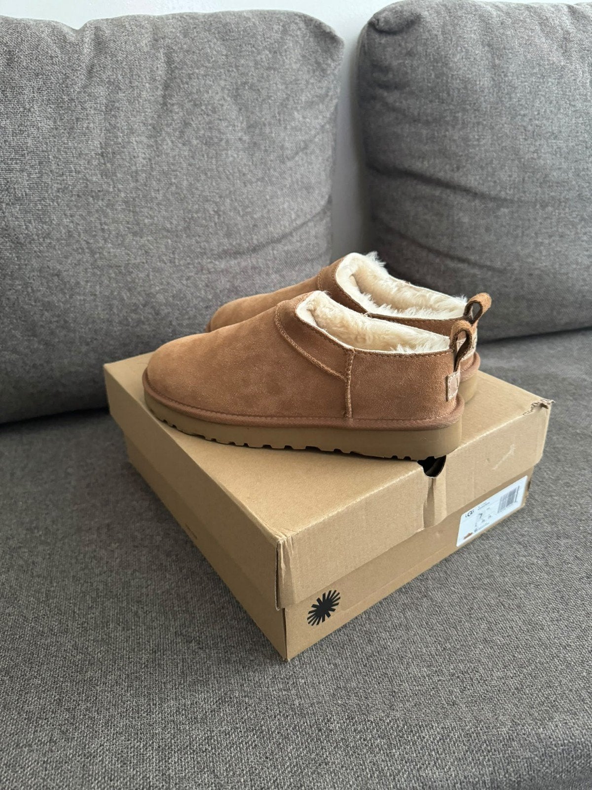 Ugg Tasman pantoffels - Zo goed als nieuw, Kleding | Dames, Bruin, Ophalen of Verzenden, Zo goed als nieuw, Pantoffels of Sloffen