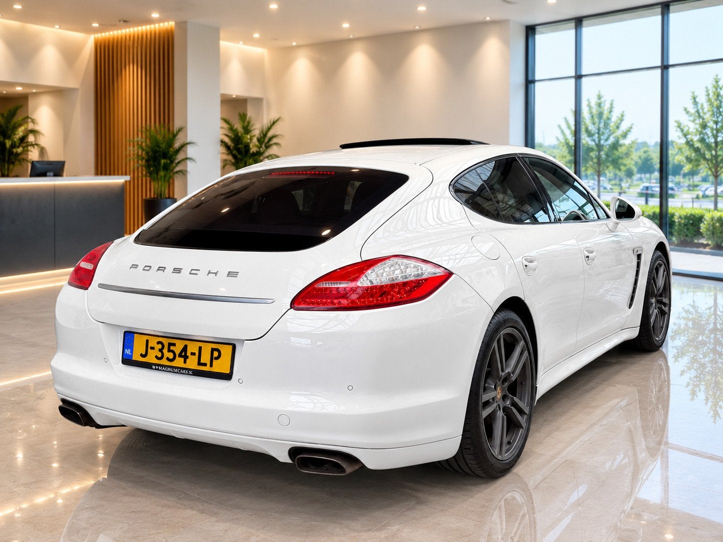 Porsche Panamera 3.0 5DRS NAP KM'S AUTOMAAT PANORAMADAK XENO, Auto's, Beige, 241 €/maand, 4 stoelen, Wit