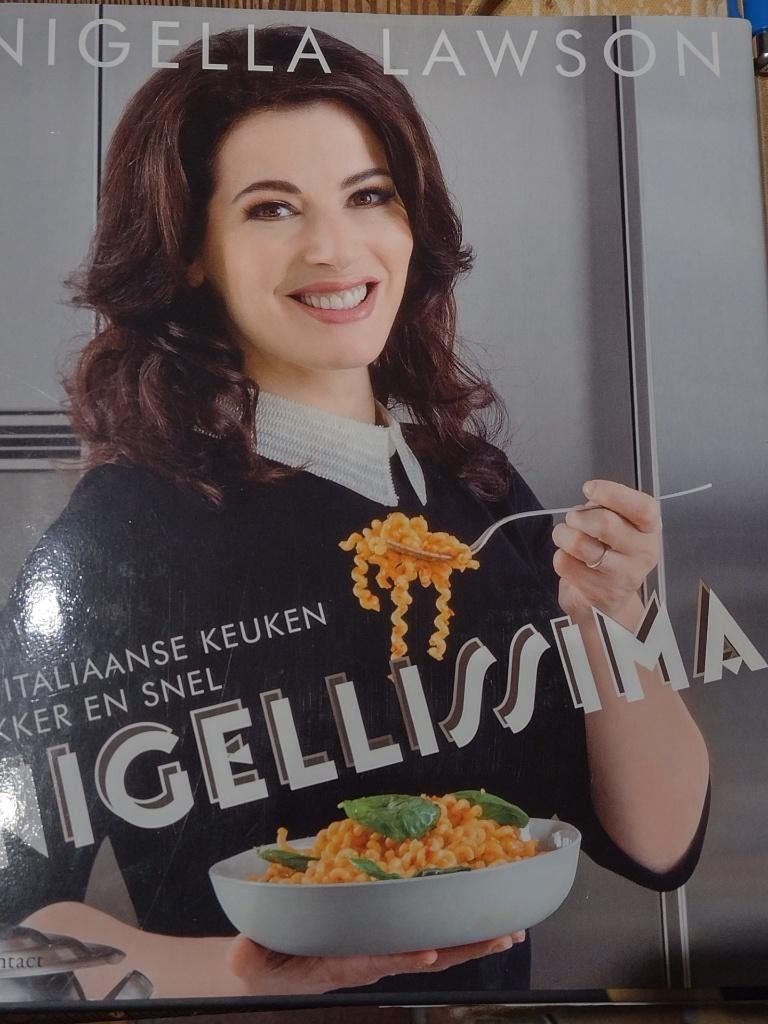 Nigellissima / N. Lawson ISBN 9789045022406, Zo goed als nieuw, Nigella Lawson, Hoofdgerechten, Ophalen