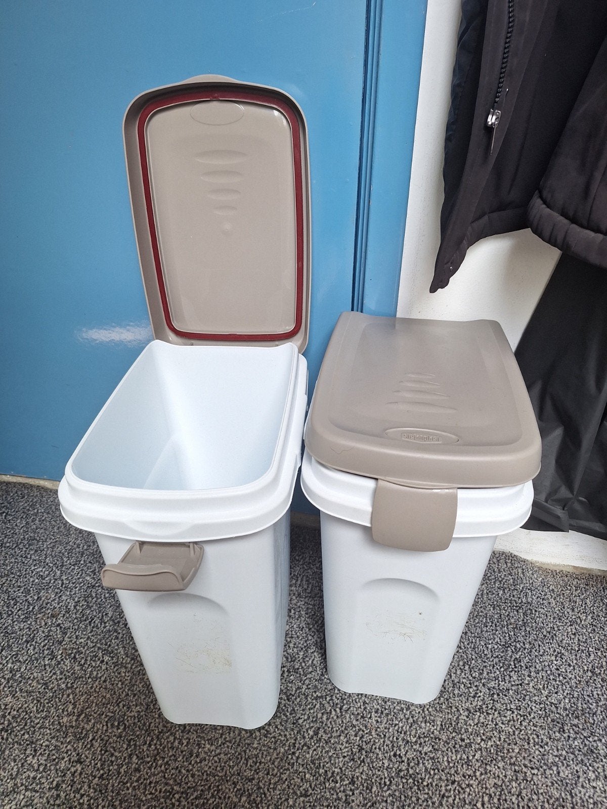 2 voertonnen, Ophalen