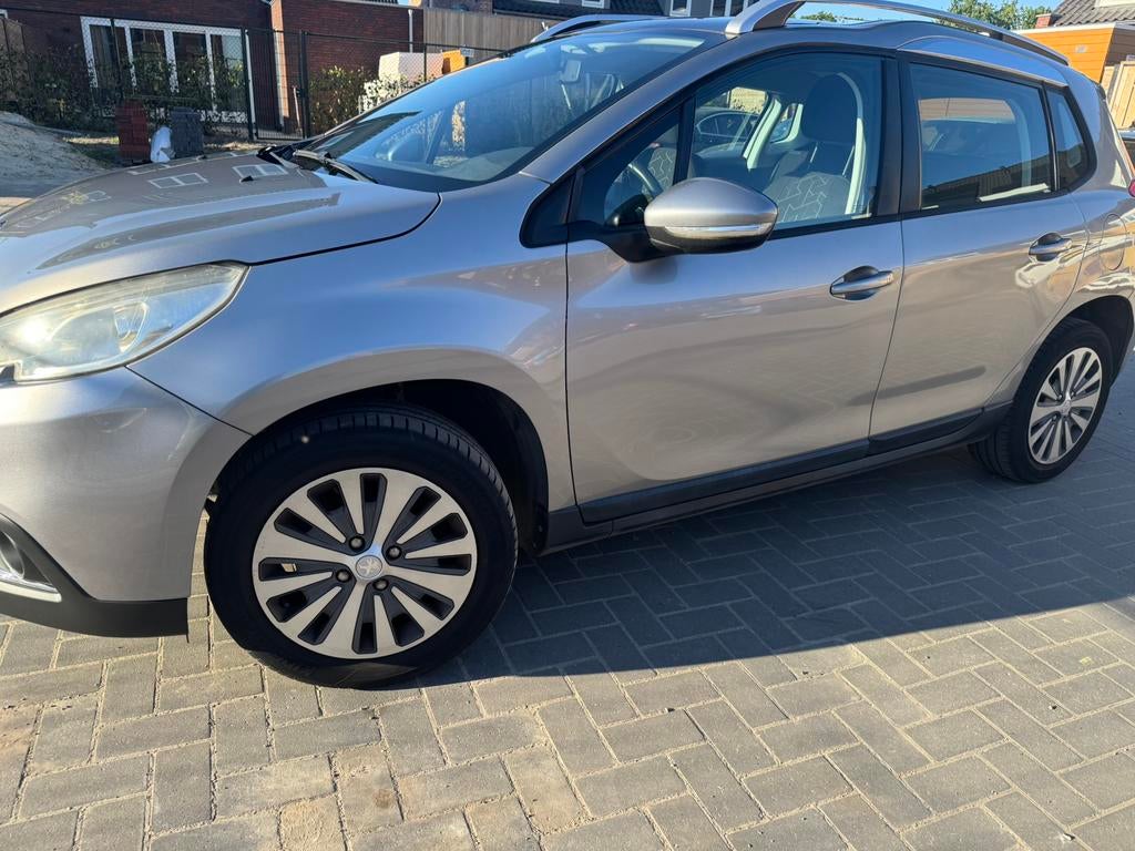 Peugeot 2008 1.2 - 2014 - NAP - Automaat - cruise - panodak, 40 €/maand, 1199 cc, 770 kg, 23 km/l