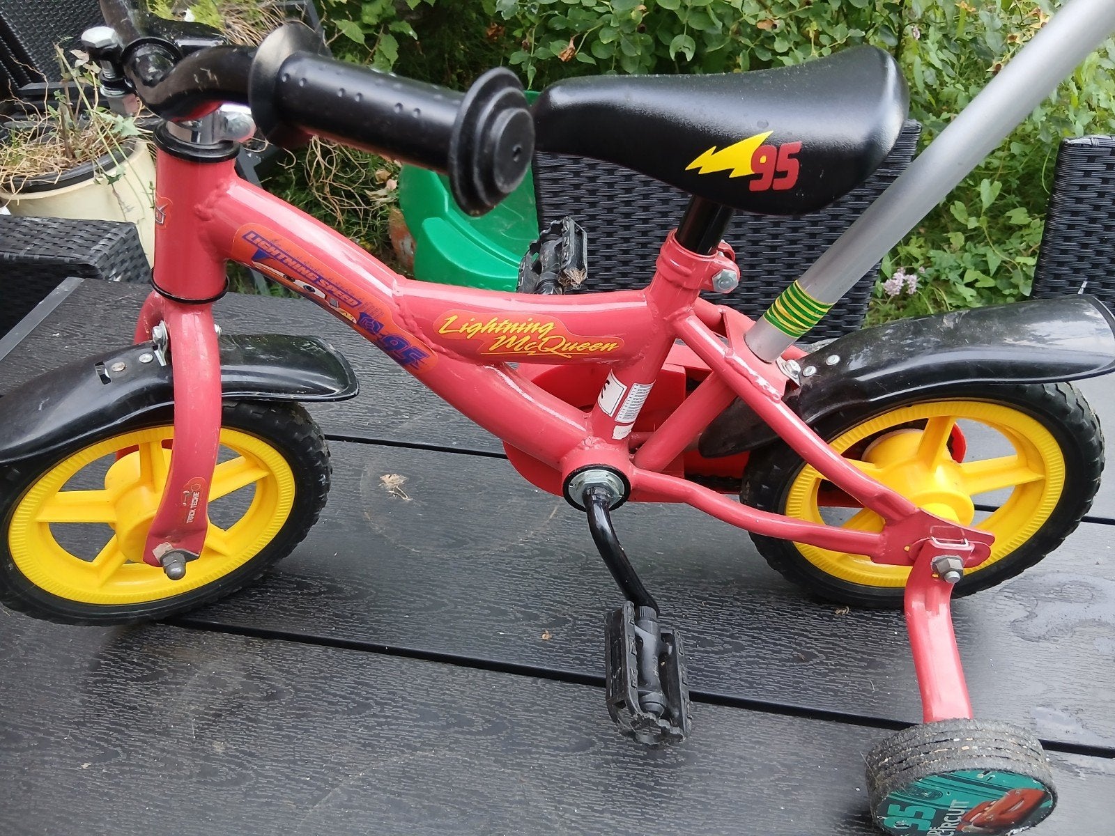 Kinderfiets Lightning McQueen met zijwieltjes 10 inch, Terugtraprem, Ophalen of Verzenden, Lightning McQueen, Zijwieltjes