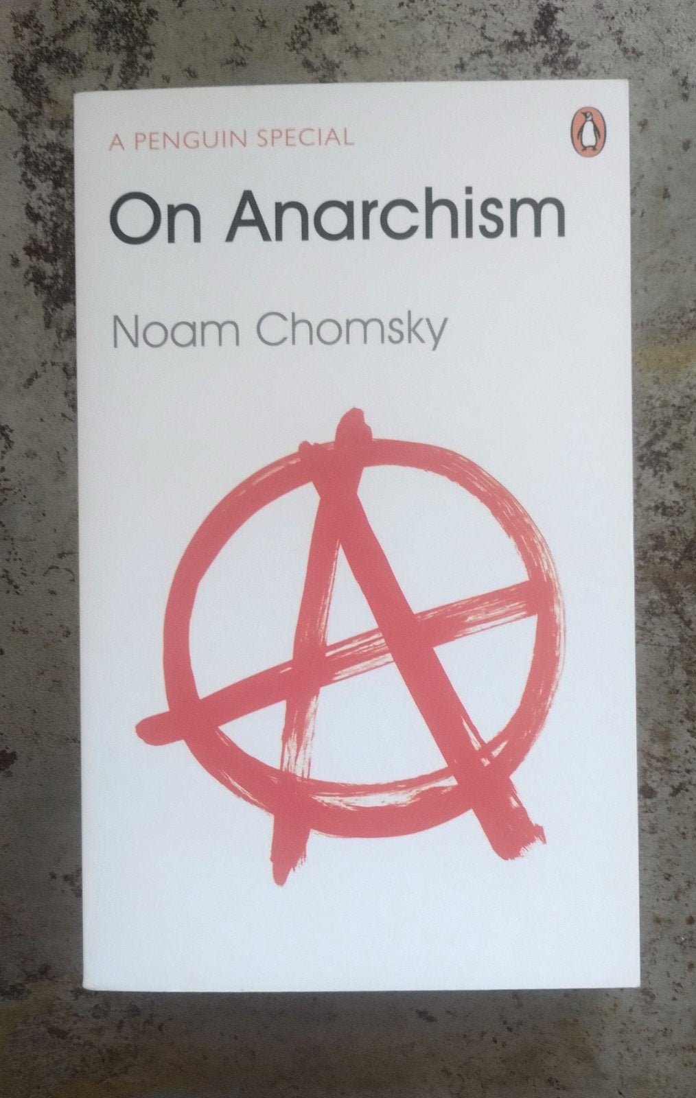 On Anarchism - Noam Chomsky (Penguin Special), Boeken, Noam Chomsky, Ophalen of Verzenden, Zo goed als nieuw, Politiek en Staatkunde