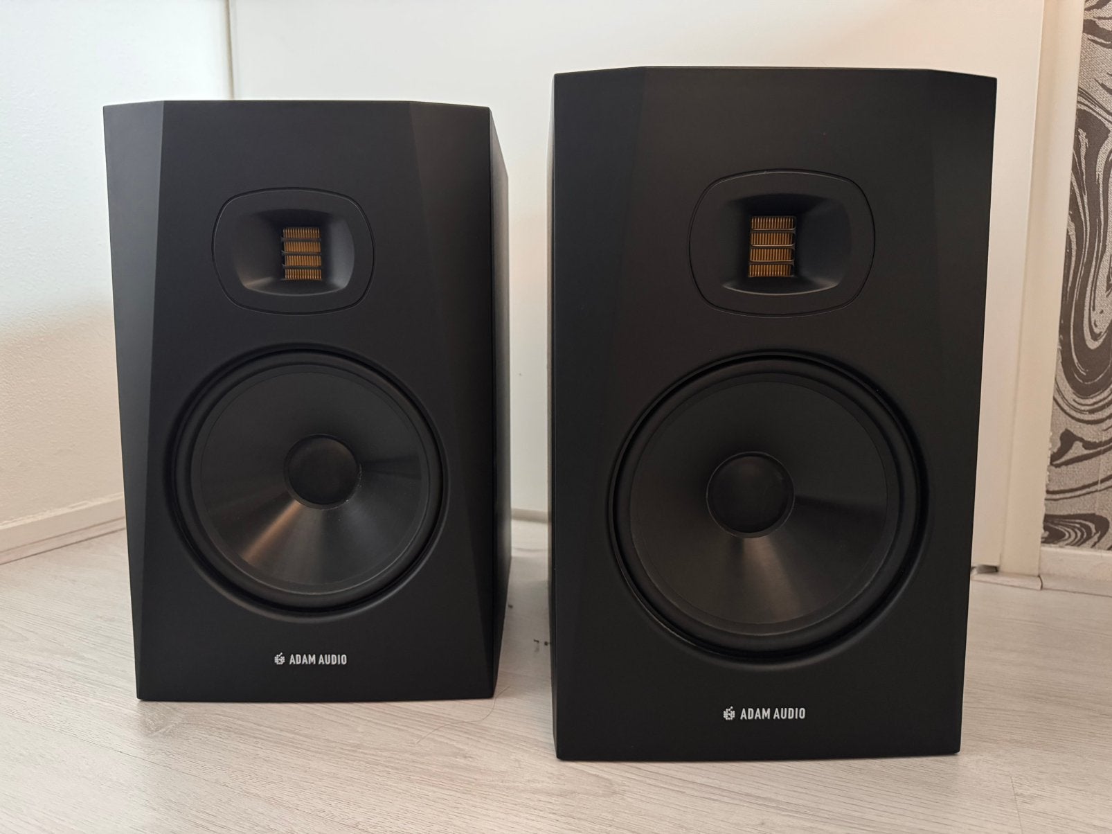 Adam Audio T8V Studio Monitoren (2x) + Behringer UMC202HD, Ophalen of Verzenden, Gebruikt, Studiomonitor, Overige merken