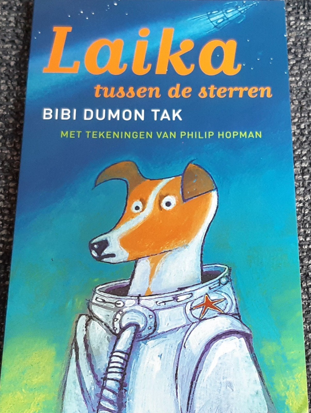 Laika tussen de sterren - Bibi Dumon Tak, Fictie algemeen, Ophalen of Verzenden, Zo goed als nieuw, Bibi Dumon Tak