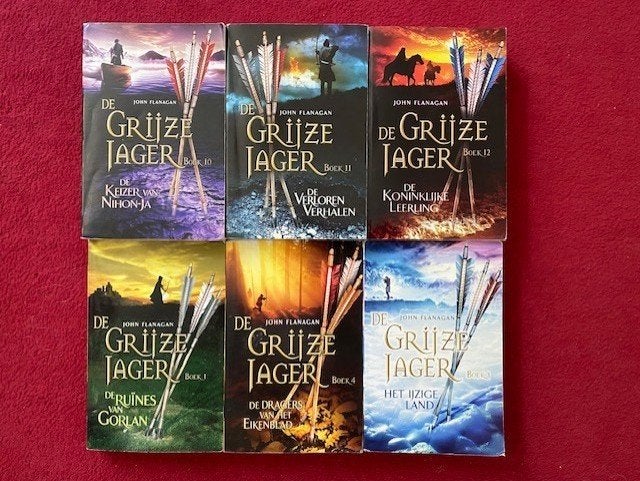 JOHN FLANAGAN DE GRIJZE JAGER DIVERSE DELEN AANGEBODEN., Ophalen of Verzenden, Gelezen