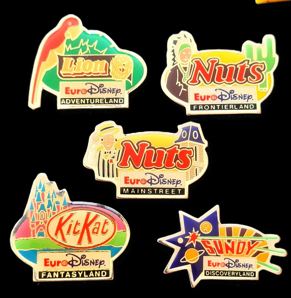 Euro Disney serie pins- Nuts-Kit Kat e.a., Verzamelen, Verzenden, Nieuw, Figuurtje, Speldje of Pin