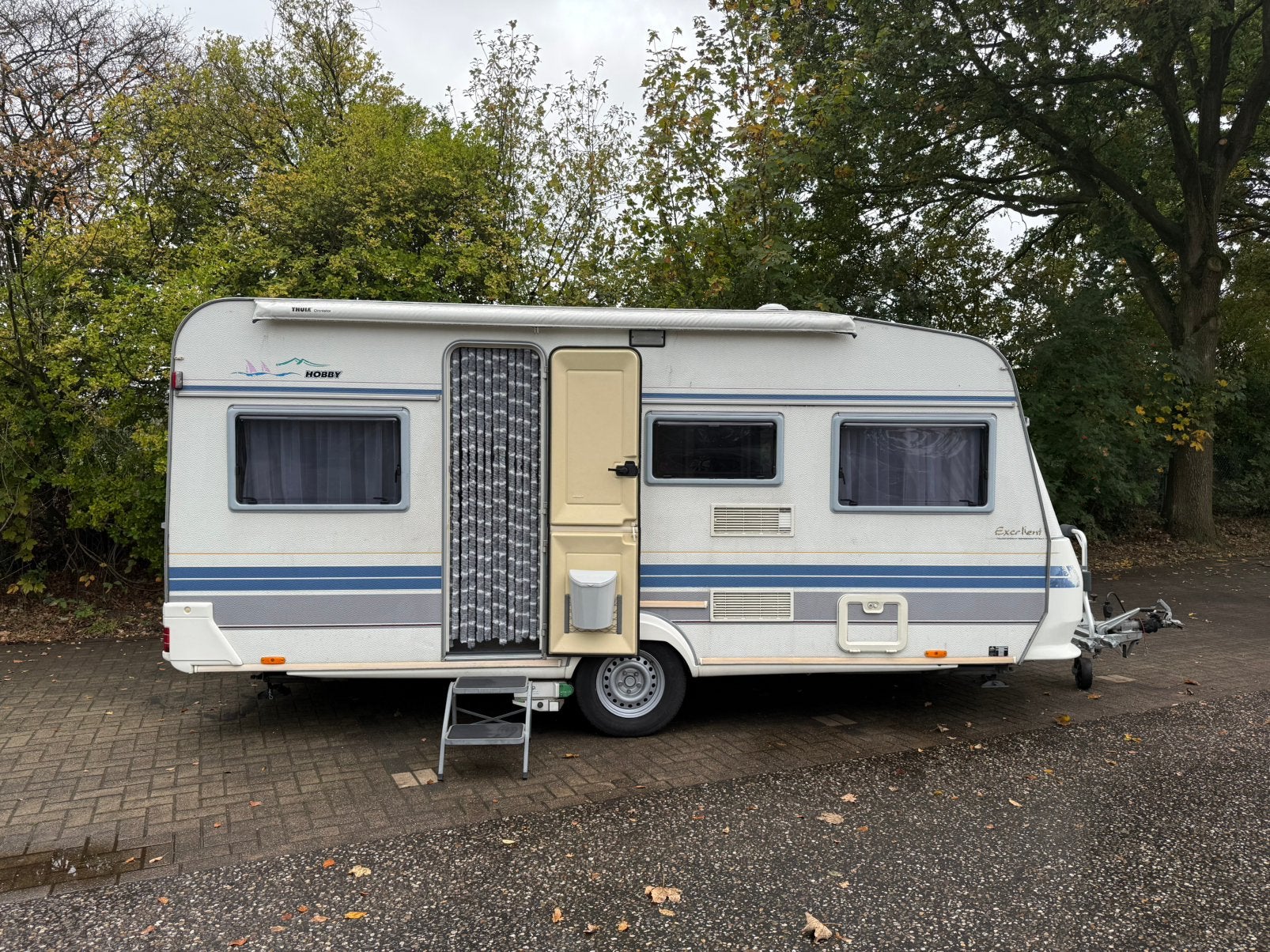 Hobby 470UF | 1996 | Mover | Thule luifel | Fietsendrager, Caravans en Kamperen, Luifel, Vast bed, Rondzit, Hobby