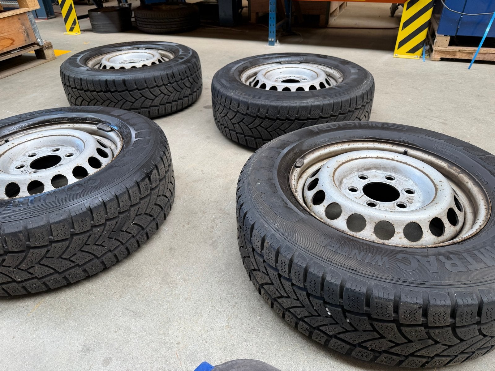 Vredestein Comtrac Winterbanden op stalen velgen 235/65 R16C, Ophalen of Verzenden, Gebruikt