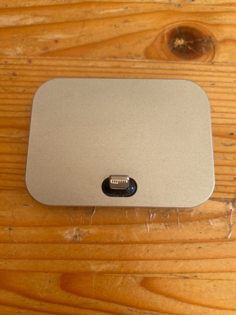 Apple iPhone lightning dock (model 1717), Ophalen of Verzenden, Gebruikt, Dock of Kabel