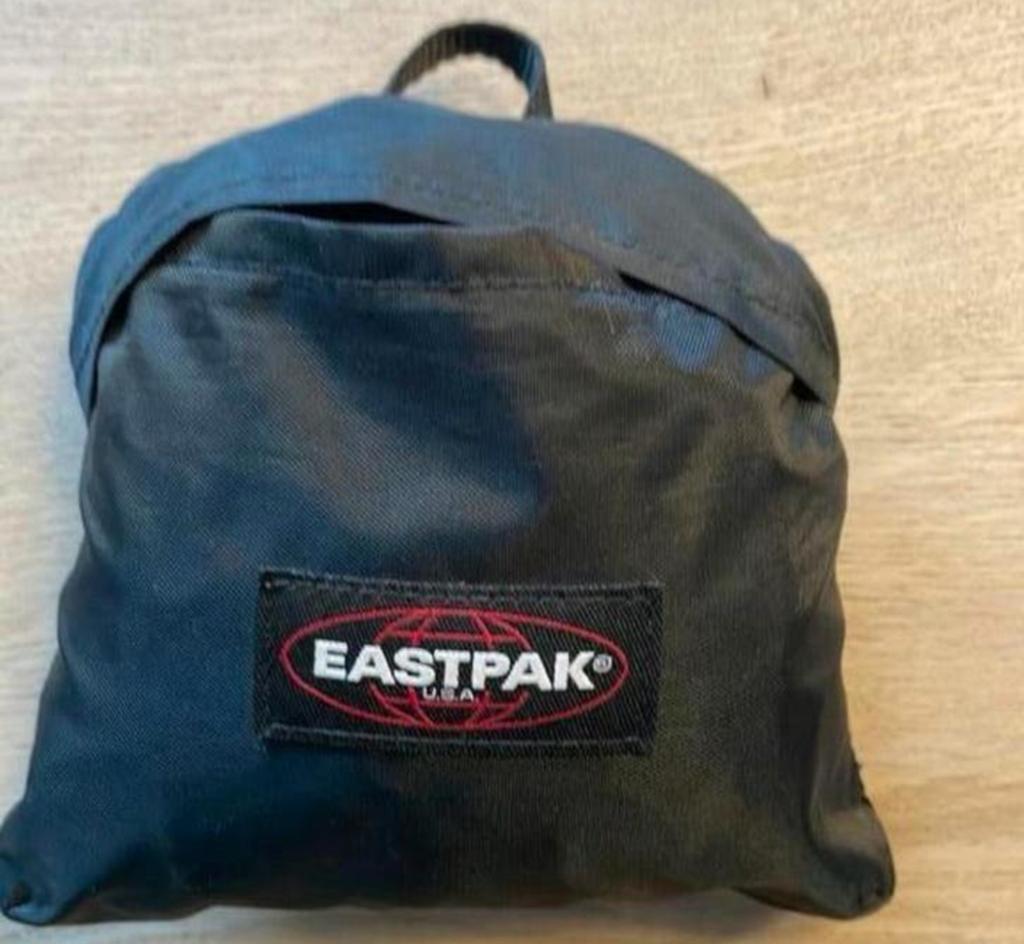 Eastpak regenhoes voor rugzak - Zwart, 25 tot 40 cm, Nieuw, Ophalen of Verzenden, Waterdicht