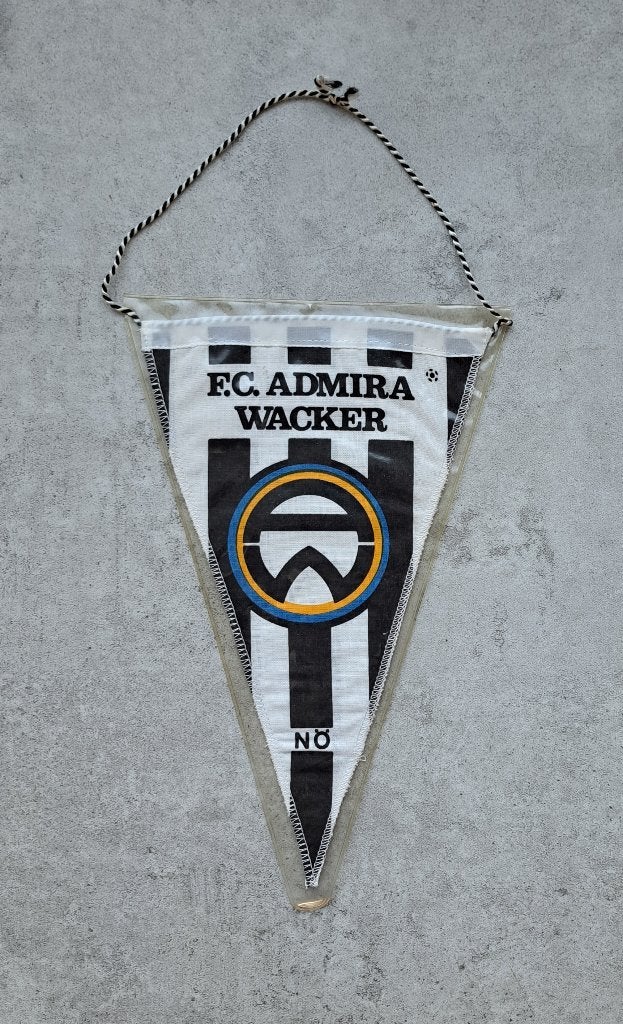 vaantje Admira Wacker, Verzamelen, Ophalen of Verzenden, Zo goed als nieuw, Buitenlandse clubs, Vaantje of Sjaal