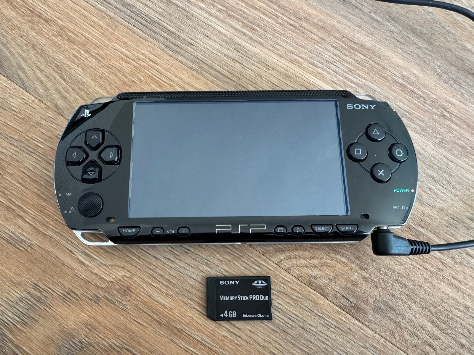 Sony PSP met 4GB geheugenkaart en 5 spellen, Spelcomputers en Games, Spelcomputers | Sony PSP, Ophalen, Zwart, PSP 3000, Met games