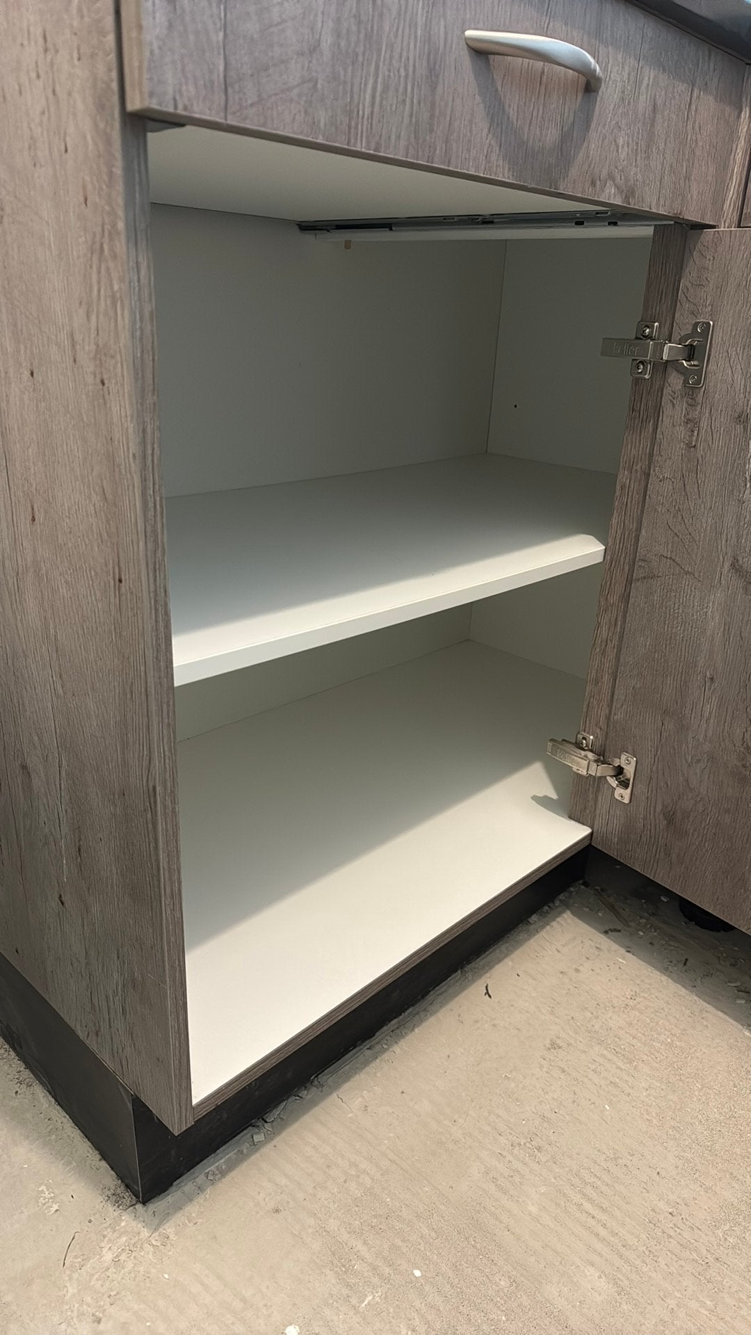 Foto 11 van Keukenblok met bovenkasten