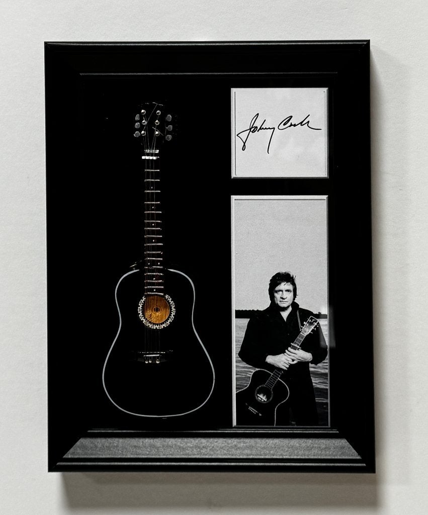 Johnny Cash miniatuur gitaar op lijst wanddeco decoratie, Info@deconoord.nl, Deco Noord, Nieuw, Ophalen of Verzenden