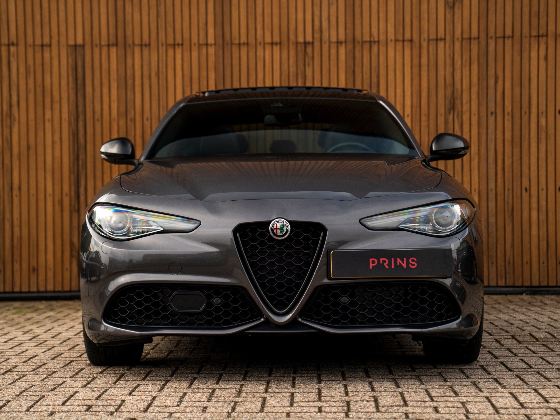 Alfa Romeo Giulia 2.0T Veloce 280pk AWD Full Option! | Pano-, 745 kg, Leder, Bedrijf, Vierwielaandrijving