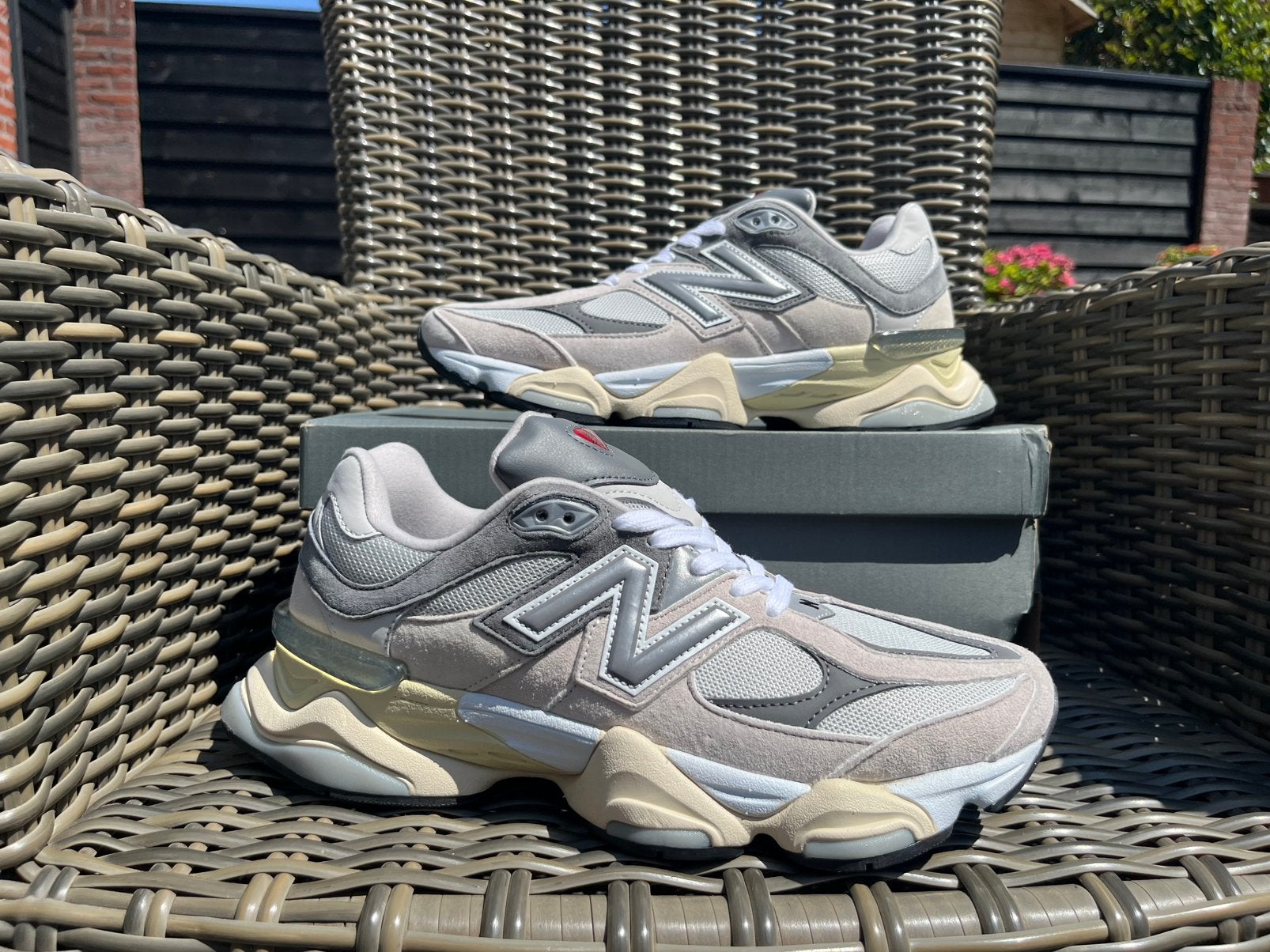 New Balance 9060 Rain Cloud - GLOEDNIEUW! - Maat 43 - ACTIE!, Kleding | Heren, Overige kleuren, Verzenden, Nieuw, Sneakers of Gympen