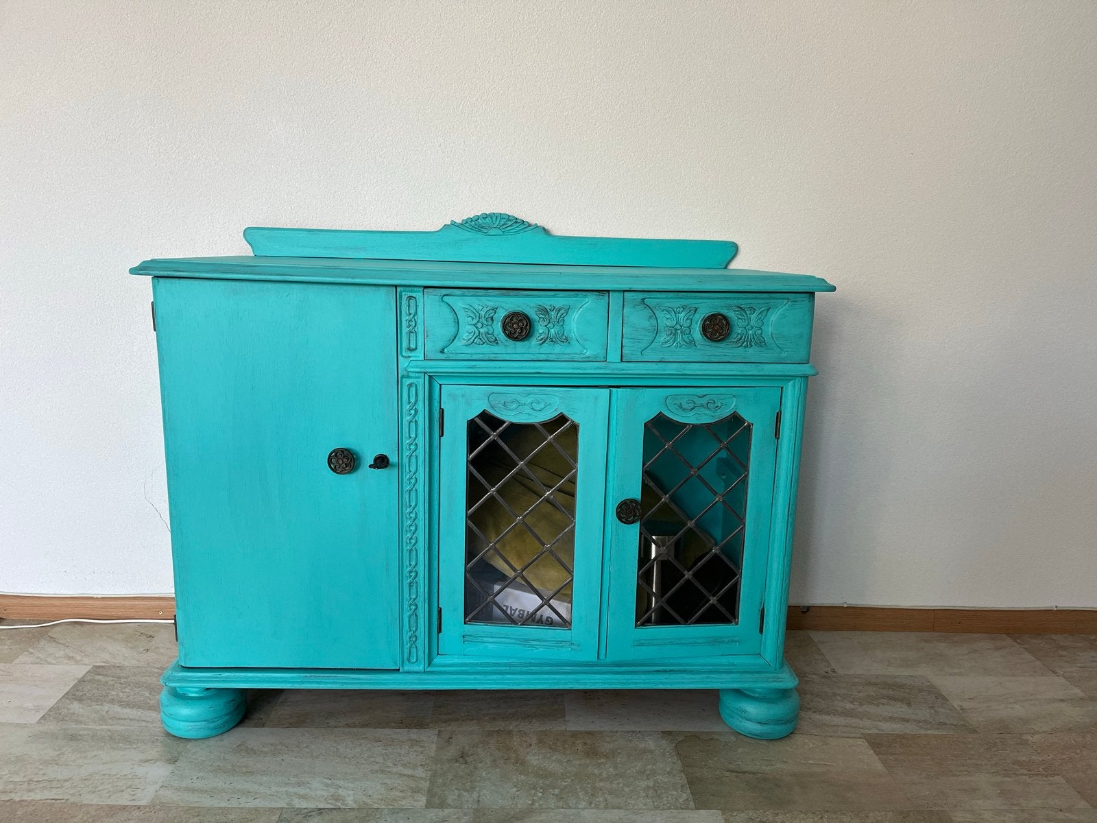 Dressoir met glazen deuren en laatjes, Ophalen, 25 tot 50 cm
