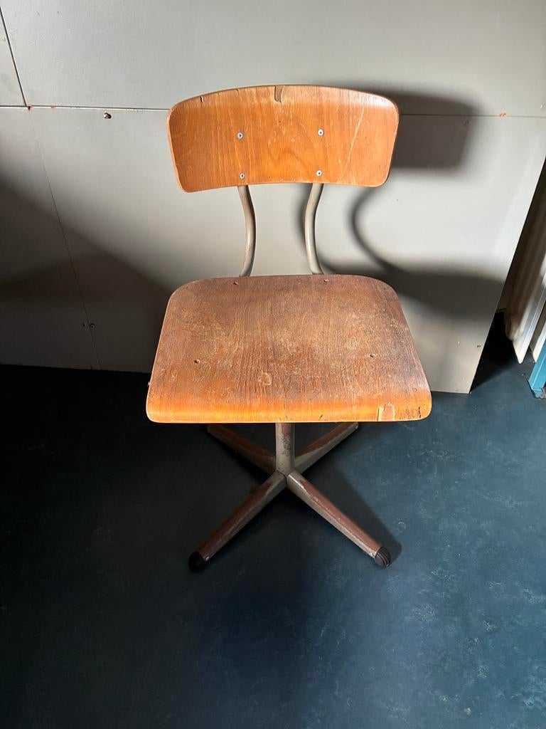 Retro schoolstoeltje, Ophalen, Gebruikt, Bruin, Eén