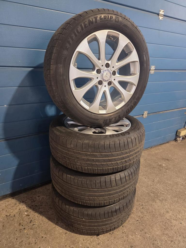 Originele Mercedes Benz E-Klasse 17 Inch set met Zomerbanden, Auto-onderdelen, Banden en Velgen, Ophalen, Gebruikt, Banden en Velgen