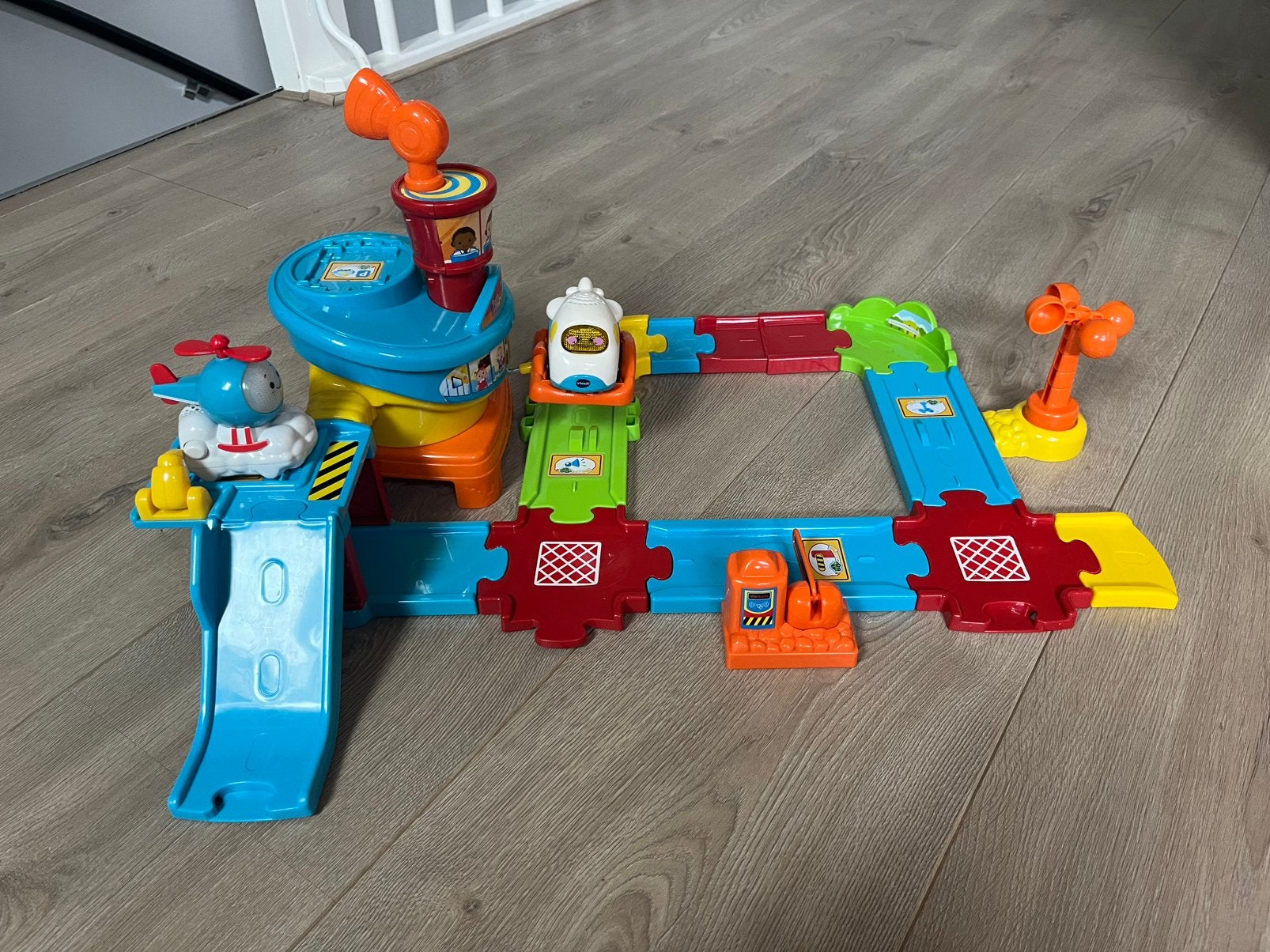 Toet toet vliegveld, Ophalen of Verzenden, Zo goed als nieuw