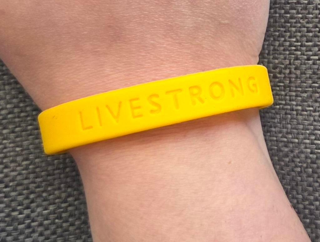Livestrong geel armbandje Lance Armstrong, Ophalen of Verzenden, Zo goed als nieuw, Geel, Elastiek