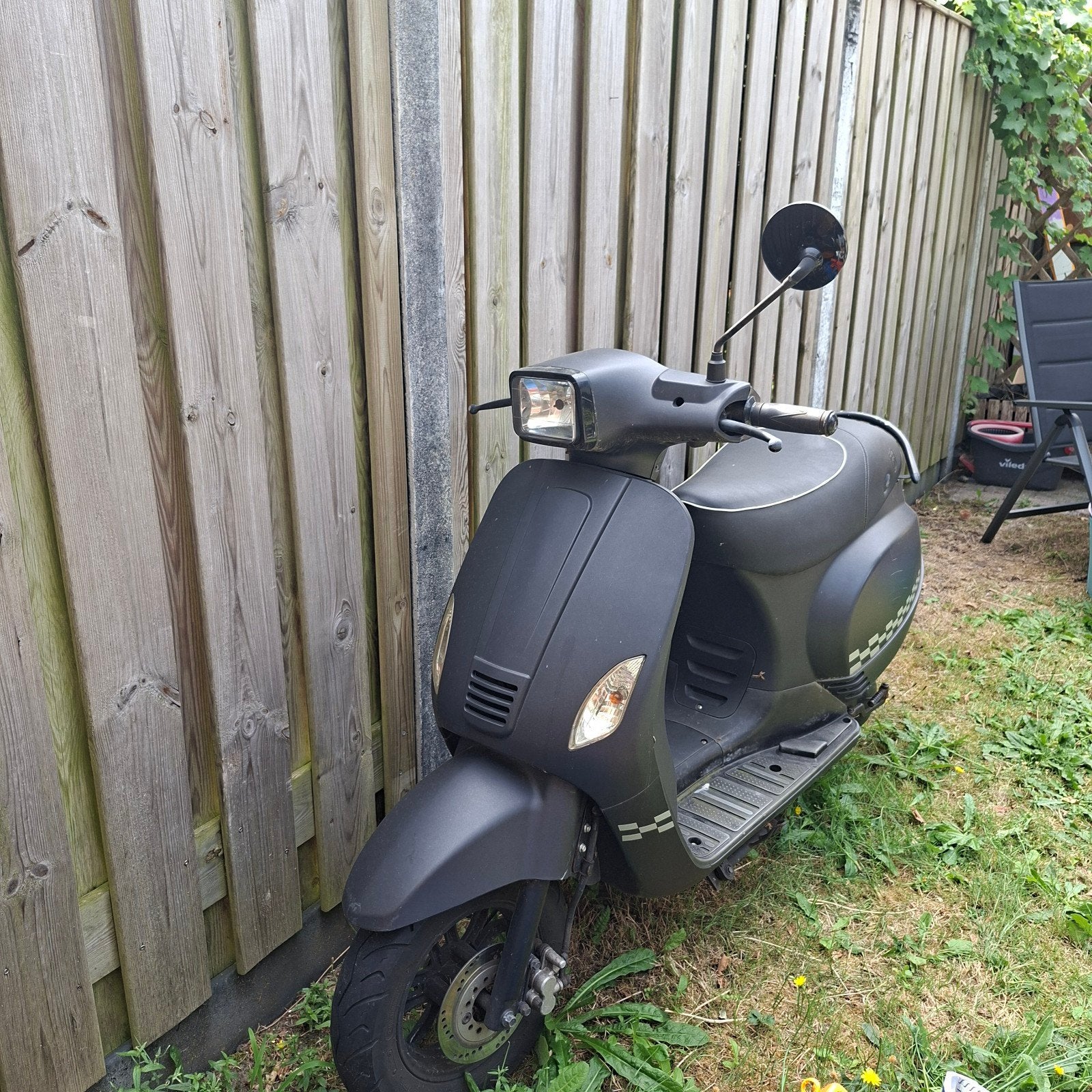 Zwarte scooter, goed onderhouden, lage kilometerstand, Verzenden, Gebruikt, Benzine, Overige merken