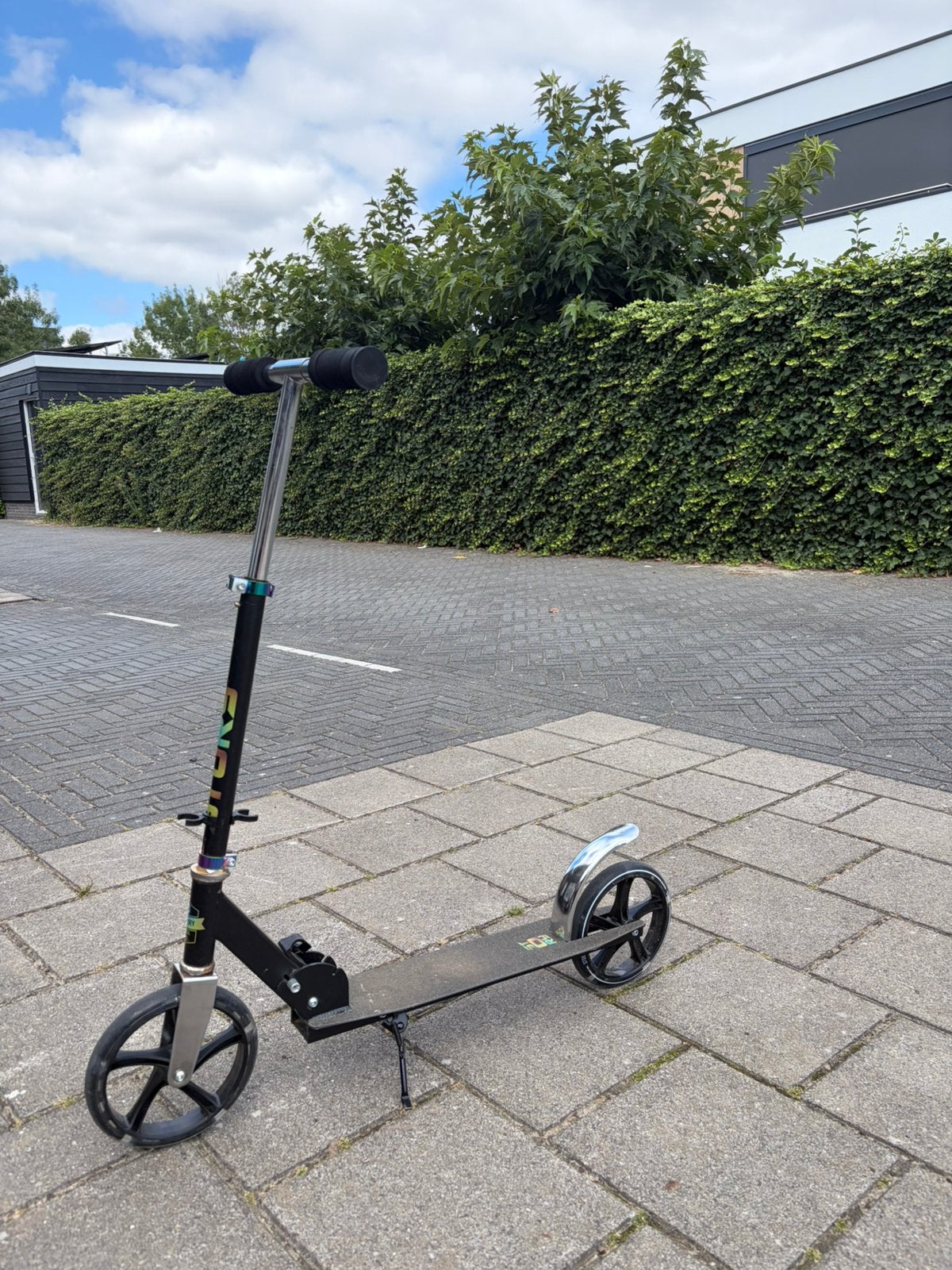 Step met lichtgevende wielen, 5 maanden oud, Ophalen, Zo goed als nieuw, Gewone step