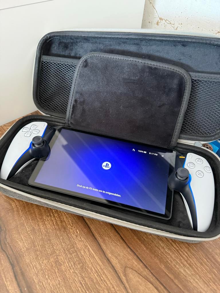 Playstation Portal met hoes en oplaad dock, Spelcomputers en Games, Ophalen, Zo goed als nieuw