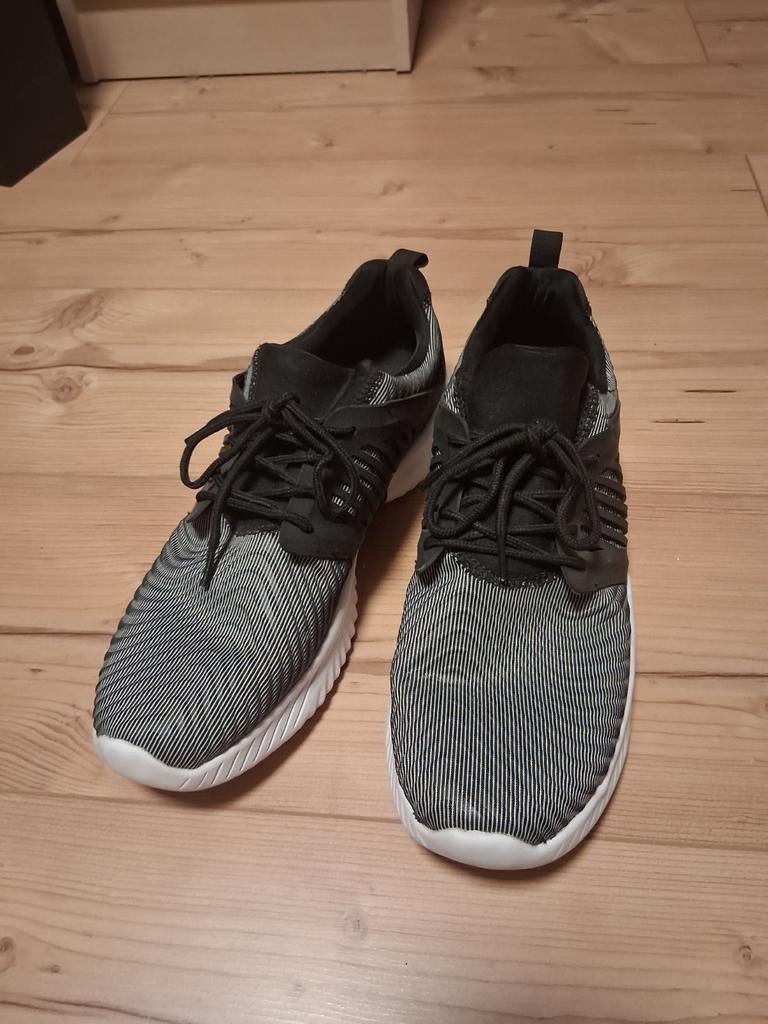 Heren sportschoenen maat 43 - Zwart/Grijs, Kleding | Heren, Schoenen, Ophalen of Verzenden, Gedragen, Primark, Sportschoenen