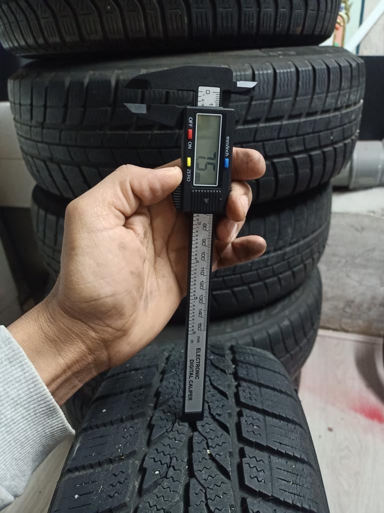 Gratis Een band met velgen 195/55/R15, Auto diversen, Ophalen of Verzenden, Nieuw