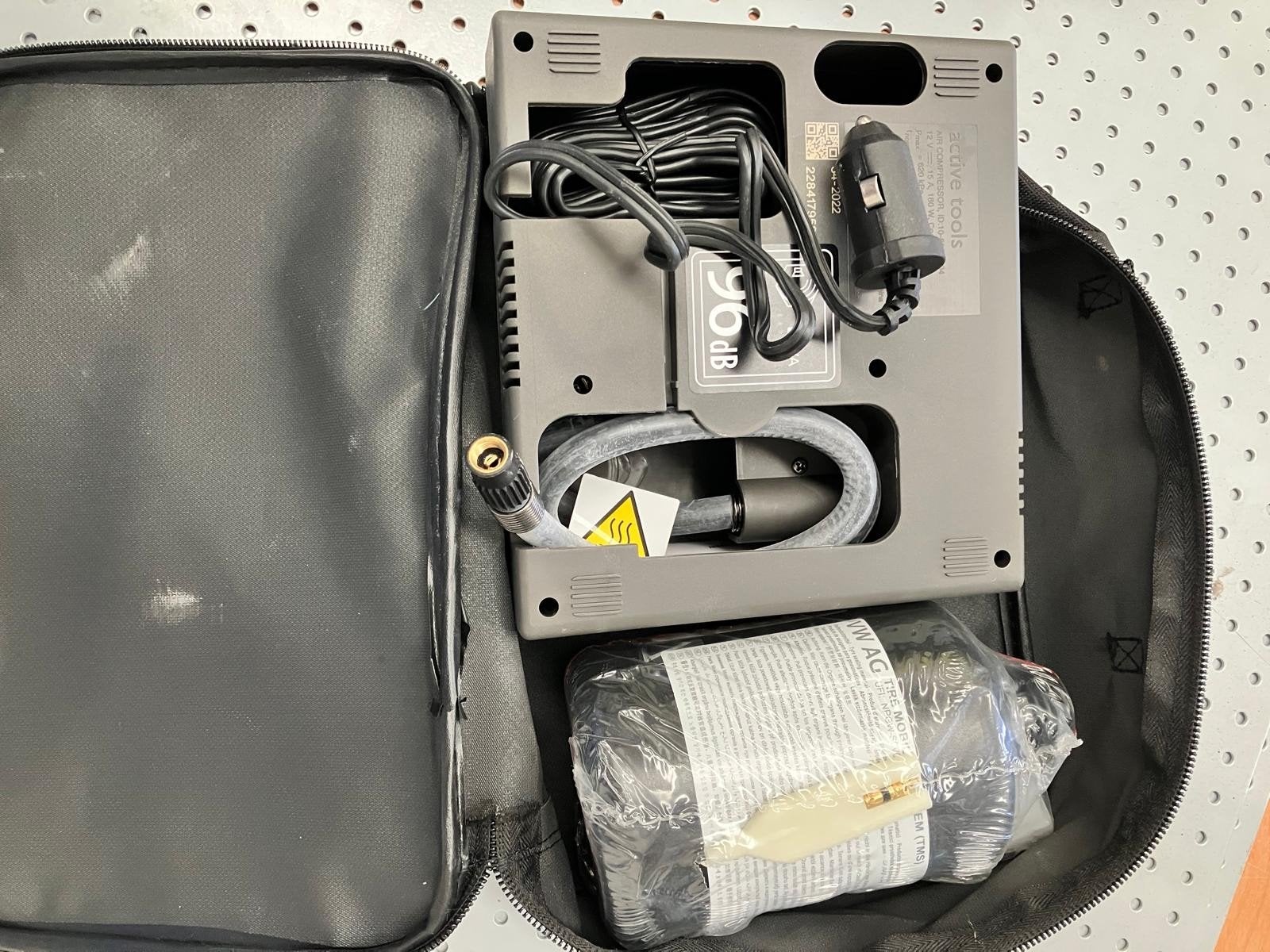 VW AG Elektrische Luchtpomp & Bandenreparatieset, Ophalen, Nieuw