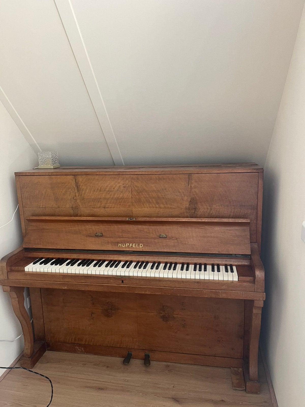 GRATIS Gestemde Hupfeld piano, speelt goed!, Muziek en Instrumenten, Ophalen, Gebruikt, Bruin, Piano