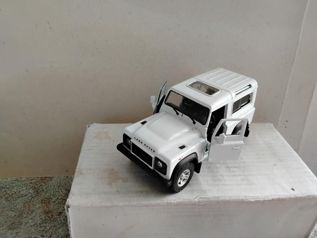 LANDROVER  DEFENDER, Ophalen of Verzenden, Zo goed als nieuw, Auto, Overige merken