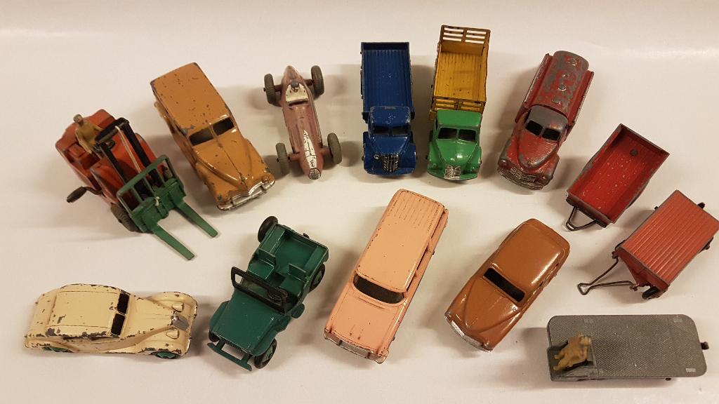 13 Dinky Toys Hillman Nash Maserati Dodge Austin Jeep enz., Ophalen of Verzenden, Gebruikt, Auto, Dinky Toys