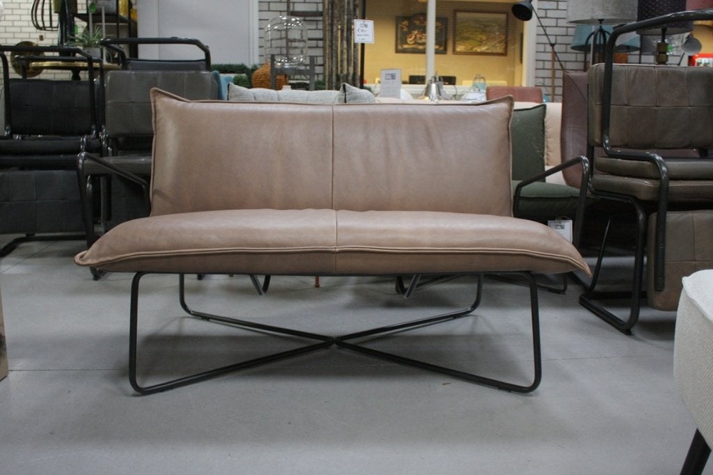 Leuke luxe 2-zits bank EARL Jess design metaal & leer, Huis en Inrichting, Fauteuils, Ophalen, Zo goed als nieuw, Leer, 75 tot 100 cm
