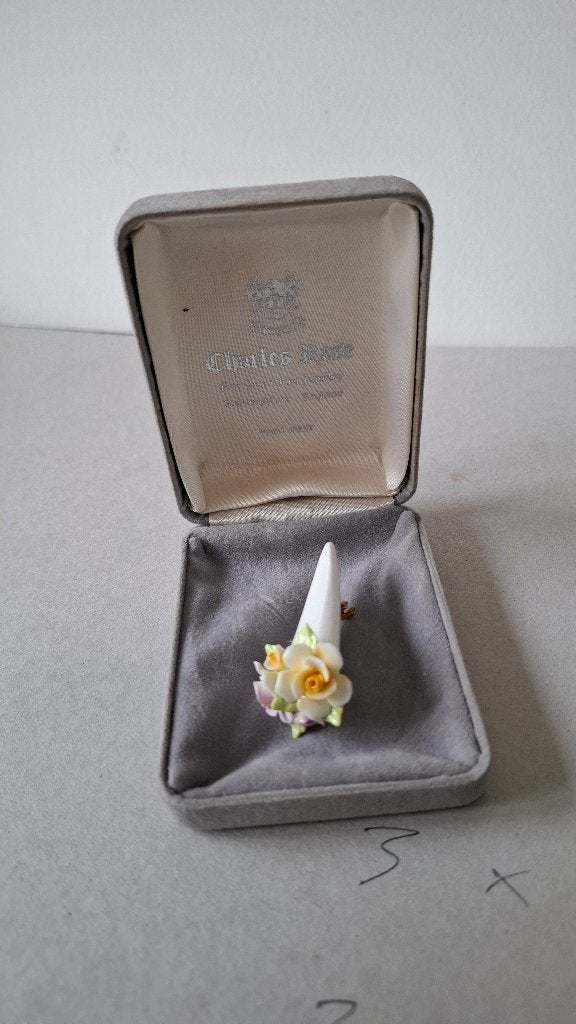 Broche porselein Charles Rose Engeland, Ophalen of Verzenden, Zo goed als nieuw, Roze, Overige materialen