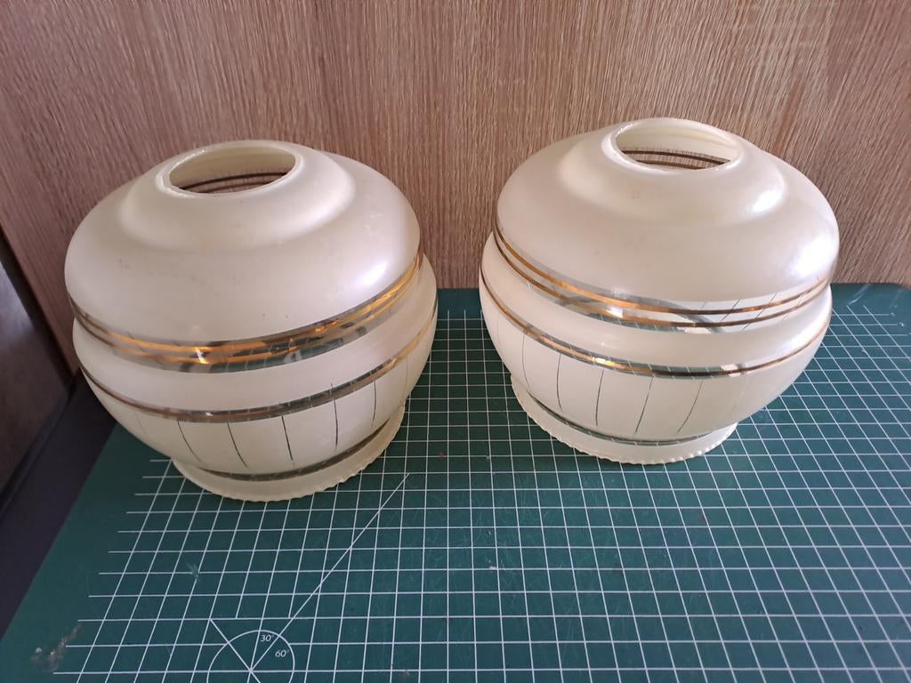 Set van 2 Vintage Glazen Lampenkappen met Gouden Details, Huis en Inrichting, Lampen | Lampenkappen, Gebruikt, Vintage, Klassiek, Retro