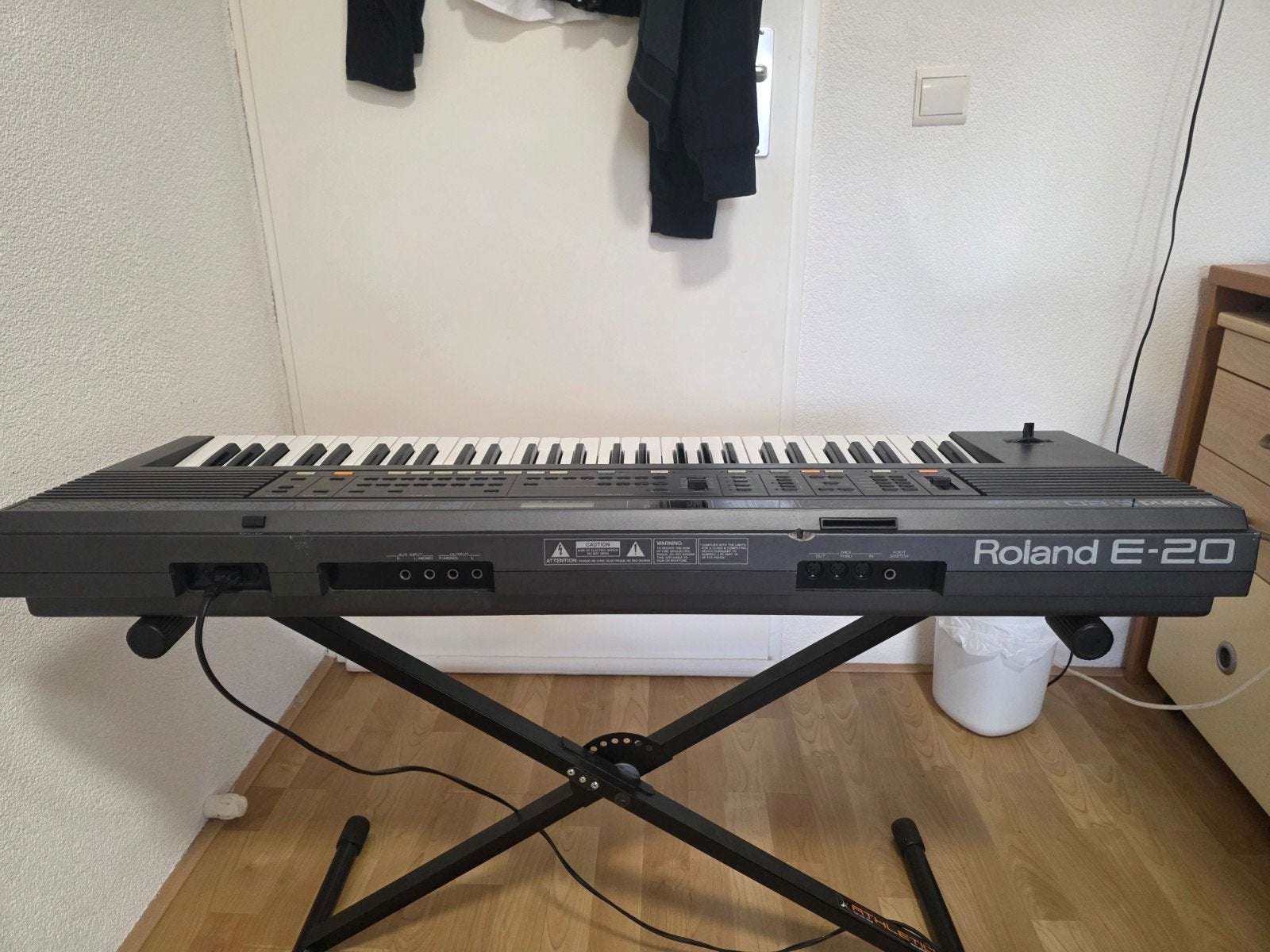 Roland E-20 Synthesizer - Goede staat, Muziek en Instrumenten, Synthesizers, Roland, Ophalen of Verzenden, Met midi-aansluiting