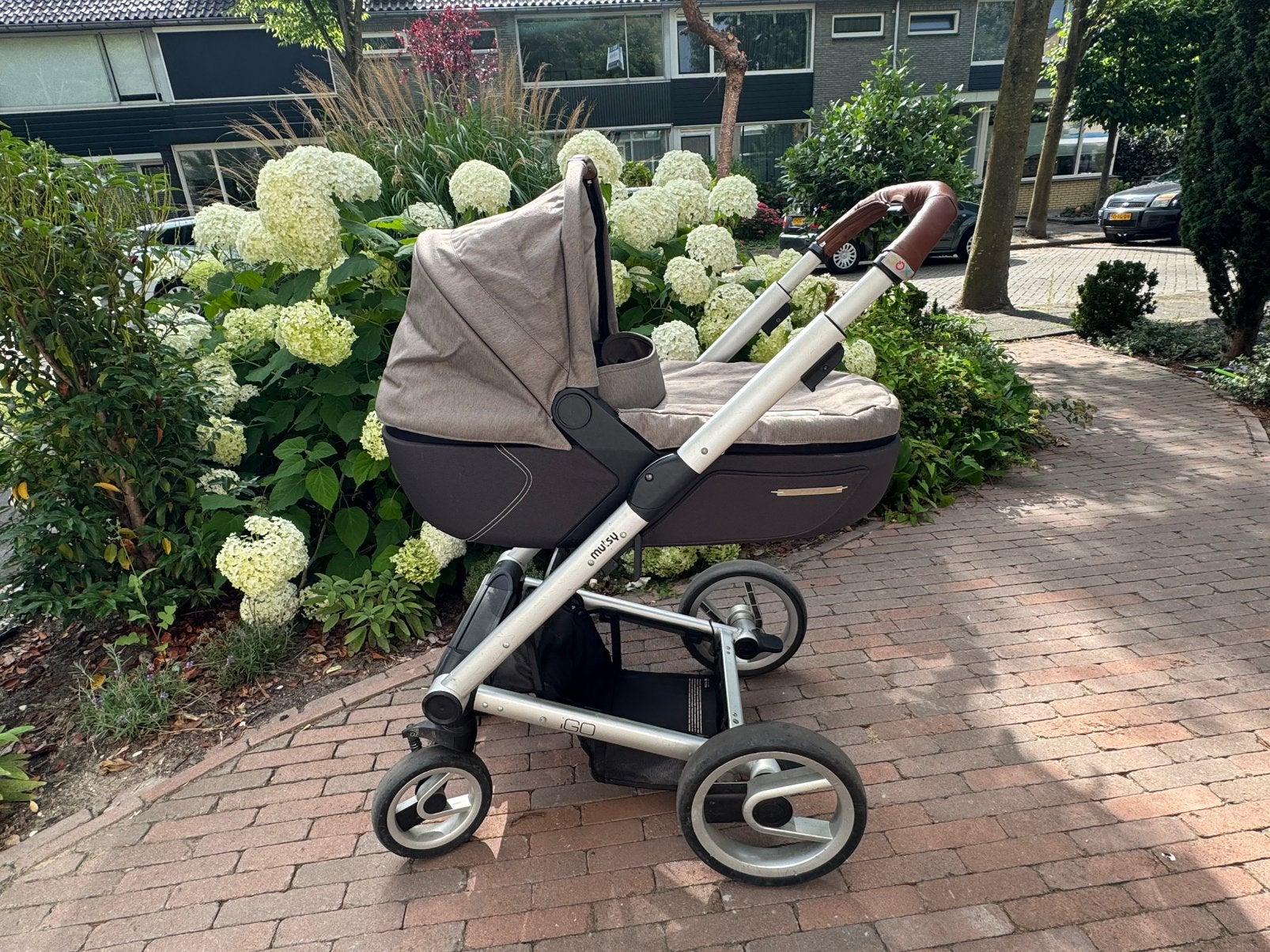 Mutsy kinderwagen/buggy met maxi-cosi adapters, Ophalen, Zo goed als nieuw, Mutsy