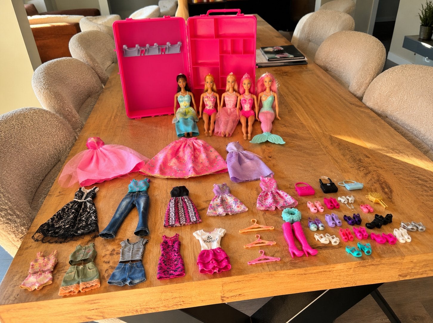 Barbie fashion doll trunk met 5 barbies, Ophalen of Verzenden, Zo goed als nieuw