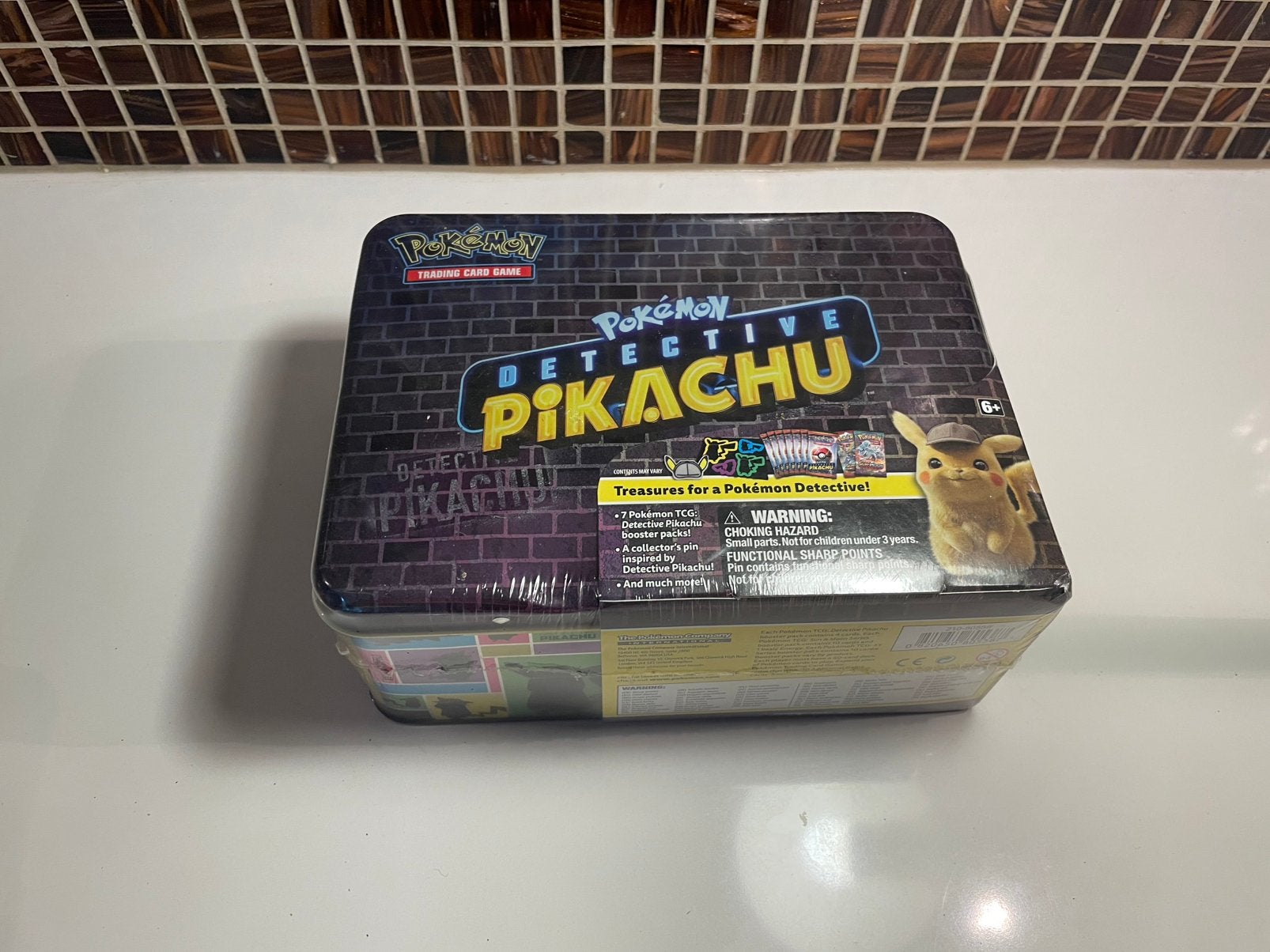 Pokémon TCG Detective Pikachu Collector Chest Sealed, Ophalen of Verzenden, Nieuw