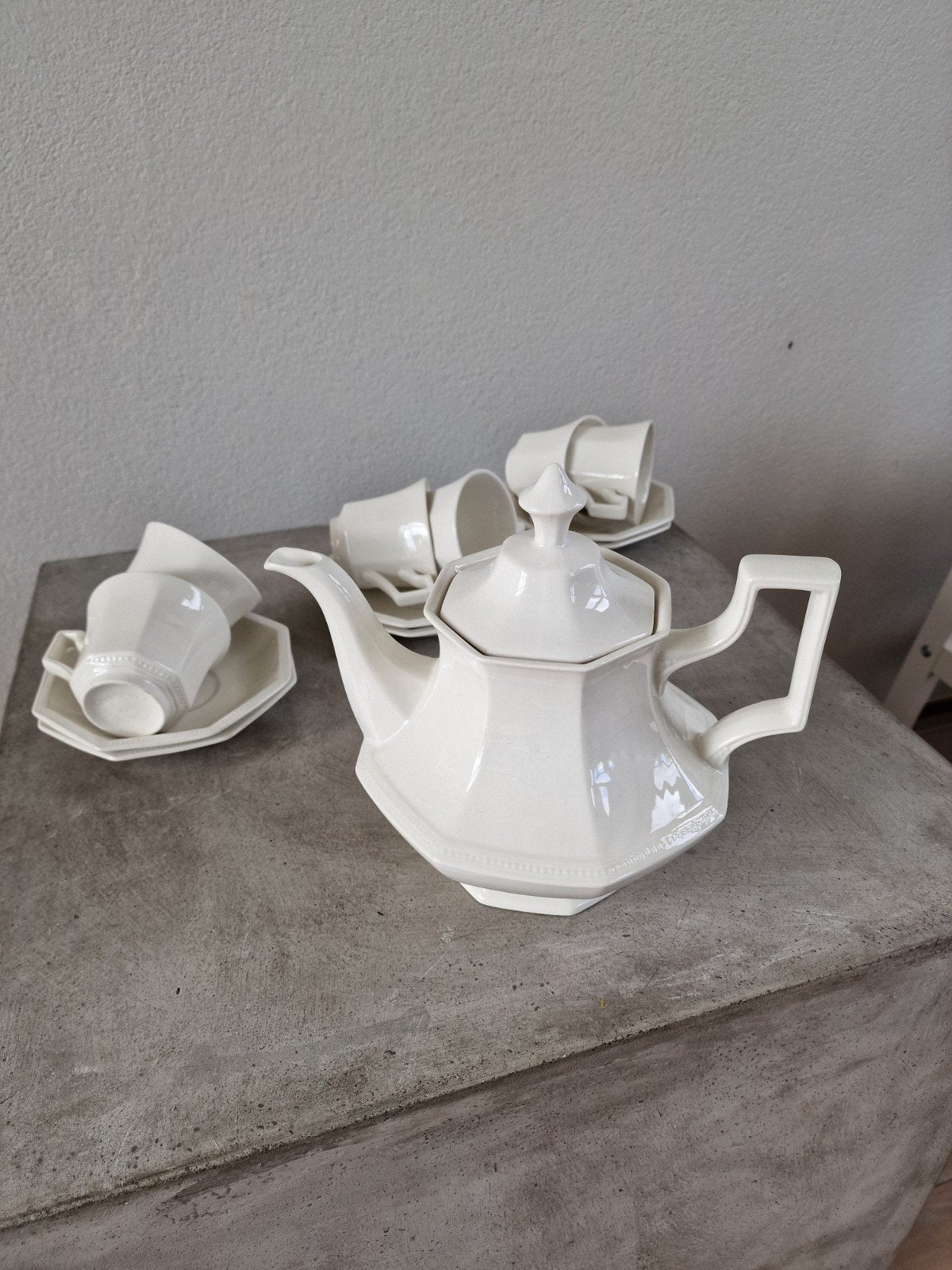 Johnson Brothers Heritage theepot met 6 kop en schotels, Huis en Inrichting, Ophalen of Verzenden, Zo goed als nieuw, Overige stijlen