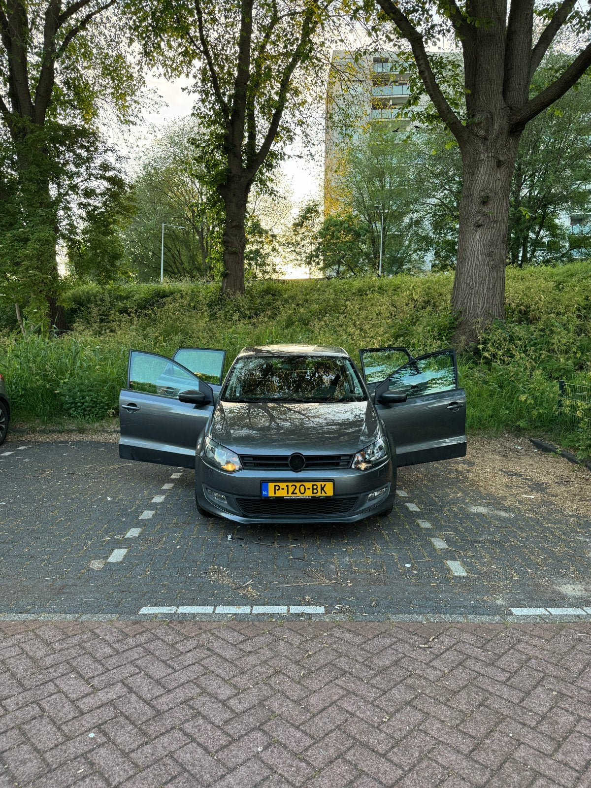 Volkswagen Polo 1.2 TSI 66KW 2012 Grijs, Auto's, Voorwielaandrijving, 40 €/maand, 4 cilinders, Handgeschakeld