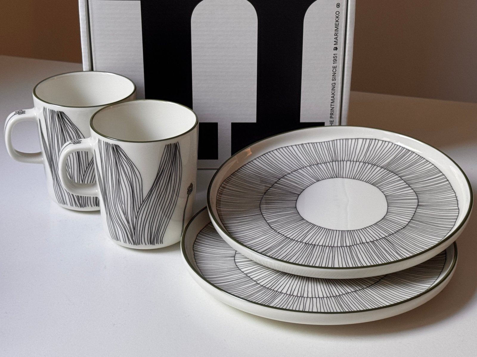 NIEUW Marimekko Oiva set ‘Kukat Puhkeavat, Huis en Inrichting, Keuken | Servies, Overige merken, Keramiek, Nieuw, Ophalen of Verzenden